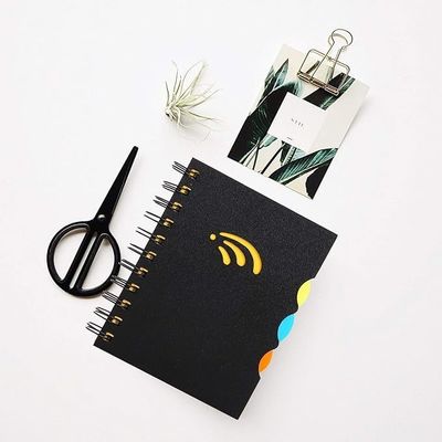 Copertina PP Notebook di progetto A5 con linee orizzontali all'interno delle pagine e divisori PP colorati